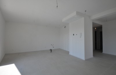 Poreč, apartment on the ground floor of a new building 4