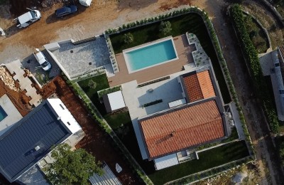 Schöne und gut gebaute Villa, in einem ruhigen kleinen Dorf 11