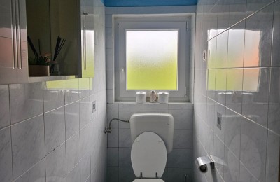 Odlična lokacija, kuća sa tri stana za renovaciju i građevinskim zemljištem!!! 8