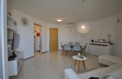 Novigrad, stanovanje s dvema spalnicama in garažo 5