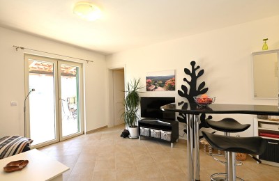 Poreč, okolica, kuća sa bazenom i apartmanom 27