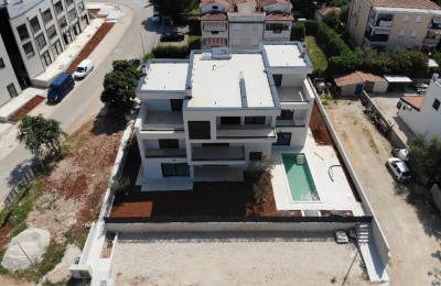 Poreč, Luksuzna kuća s bazenom i pogledom na more! 3