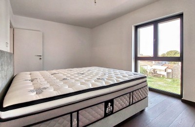 Poreč, stan od 78m2, 2 spavaće sobe, pogled more, sa garažom , blizina grada i plaže 14