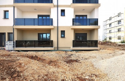 Poreč, surroundings, spacious two-bedroom ground floor apartment!