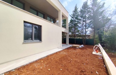 Istra, območje Poreča - Stanovanje v pritličju 68 m², dve spalnici, dvorišče, terasa, novogradnja