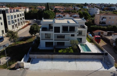 Poreč, Luxury House with Pool and Sea View! 8