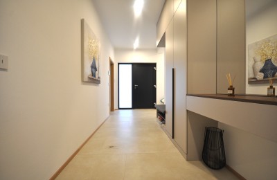 Haus mit Swimmingpool am Dorfrand mit Blick auf den Wald 12