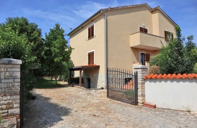 Zona Parenzo, casa con 3 unità abitative