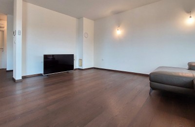 Poreč, stan od 78m2, 2 spavaće sobe, pogled more, sa garažom , blizina grada i plaže 10