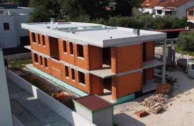Stan na prvom katu sa dvije spavaće sobe - novogradnja! Blizina grada i mora - u izgradnji