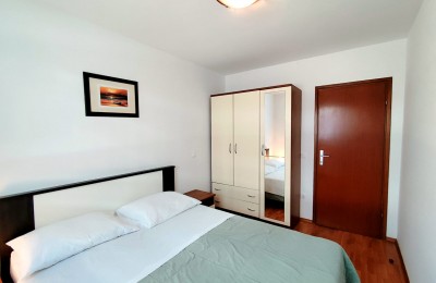 Istra, stan Novigrad – dva apartmana na 1. katu, terasa s kaminom, bazen i parking 13