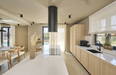 Prekrasna nova vila sa prostranom okućnicom 8