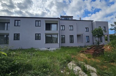 Poreč, Umgebung, Zweizimmerwohnung im Erdgeschoss mit Garten! - in Bau 7