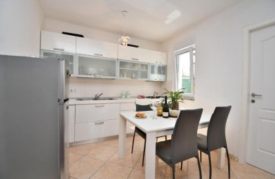 Stan sa dvije spavaće sobe i dvorištem od 190m2, 1200m od mora 4