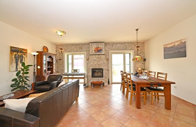 Poreč, okolica, kuća sa bazenom i apartmanom 12