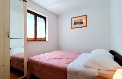Istra, stan Novigrad – dva apartmana na 1. katu, terasa s kaminom, bazen i parking 4