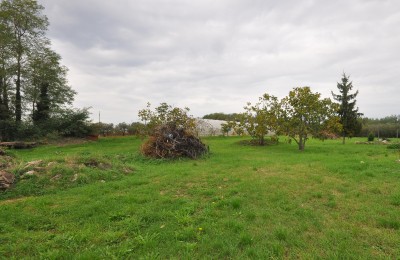 Terreno edificabile per due ville con piscina in posizione tranquilla 3