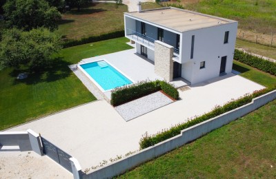 Poreč, dintorni, villa moderna con piscina nella natura!