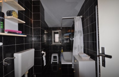 House with a beautiful yard in a quiet location in the center of Istria 19