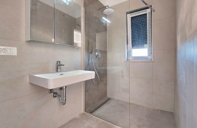 Istra, Poreč okolica – Stan na 1. katu s vlastitim ulazom i natkrivenom terasom 11