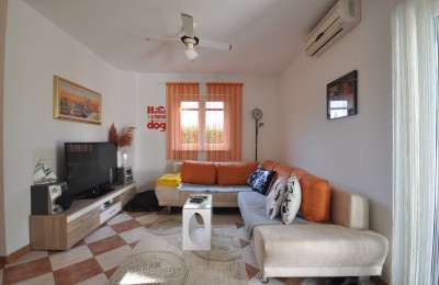 Funtana, apartment with two bedrooms and yard, 400m from the sea!!