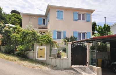 Istria, Parenzo - ESCLUSIVO - Casa con piscina e due appartamenti separati a 4 km dal mare