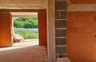 House in the unfinished stage for sale 10