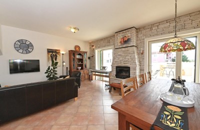 Poreč, okolica, kuća sa bazenom i apartmanom 7