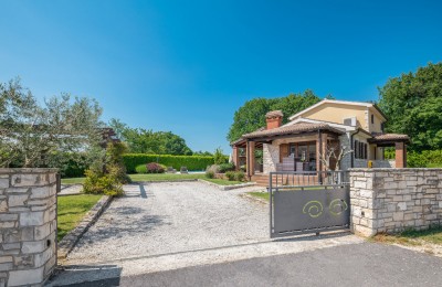 Istra, Poreč okolica - Samostojeća kuća s bazenom i mediteranskim vrtom – mirna lokacija 24