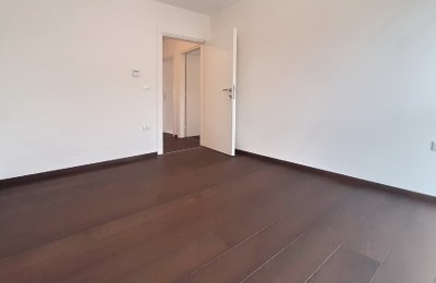 Poreč, stan od 78m2, 2 spavaće sobe, pogled more, sa garažom , blizina grada i plaže 19