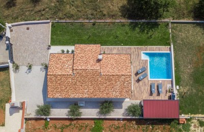 Parenzo, casa con piscina con ampio giardino 15