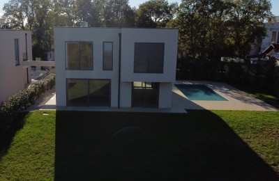 Modern house near the town of Poreč and the sea - under construction 6