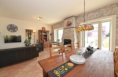 Poreč, okolica, kuća sa bazenom i apartmanom 10