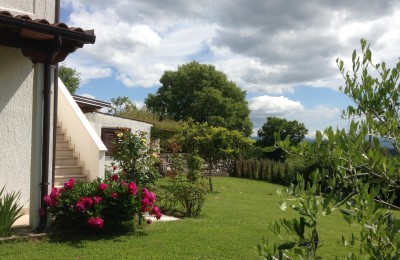 House with a beautiful yard in a quiet location in the center of Istria 12