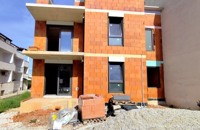 Istra, Funtana – dvosoban stan u novogradnji, natkrivena terasa, 500 m od mora - u izgradnji 2