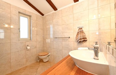 Poreč, okolica, kuća sa bazenom i apartmanom 23