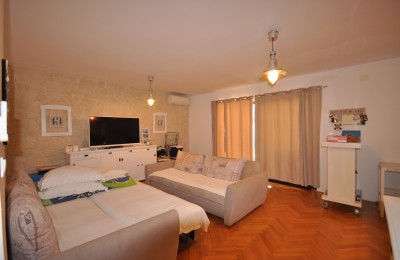 Nice apartment near the sea, with two bedrooms, yard and garage 5