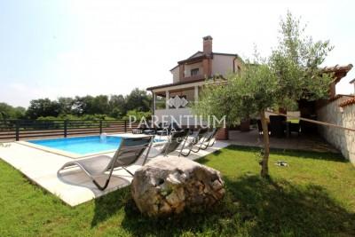 Beautiful family house with pool in a quiet location 23