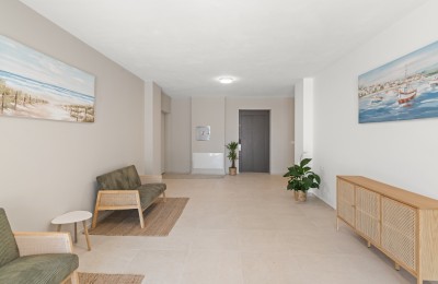 Stan u Novigradu u luksuznoj zgradi, 1. kat, 82,7m2, parking, bazen 8