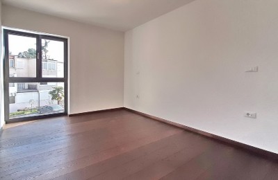 Poreč, stan od 78m2, 2 spavaće sobe, pogled more, sa garažom , blizina grada i plaže 18