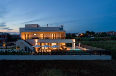 Beautiful modern villa not far from the sea and the city center! 26