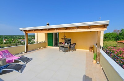 Poreč, okolica, kuća sa bazenom i apartmanom 20