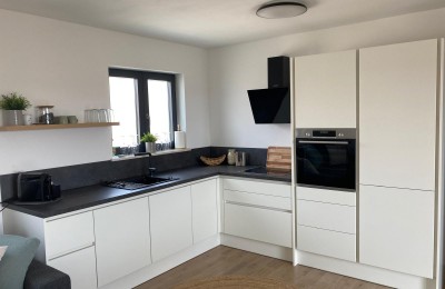 Istra, Poreč – Moderan stan u mirnom naselju, idealan za život i investiciju