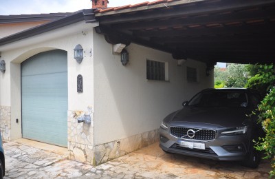 Prizemnica sa 2 spavaće sobe, bazenom i garažom, na mirnoj lokaciji nedaleko od Poreča 29