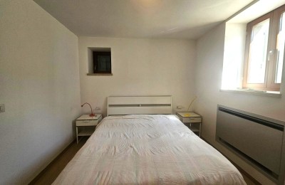 Renovirana kamena kuća na tri etaže u Funtani 5