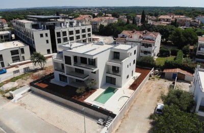 Poreč, Luksuzna kuća s bazenom i pogledom na more! 4