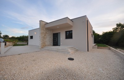 Haus mit Swimmingpool am Dorfrand mit Blick auf den Wald 27