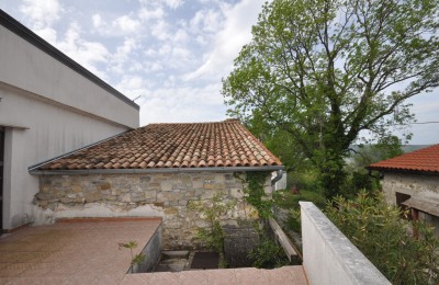 House with a beautiful yard in a quiet location in the center of Istria 28