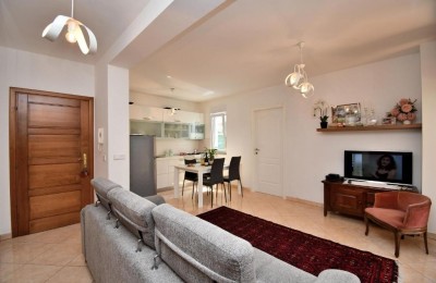 Stan sa dvije spavaće sobe i dvorištem od 190m2, 1200m od mora 3