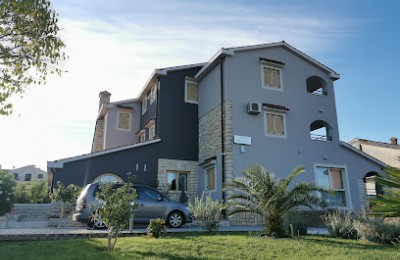 House with three apartments, near the town of Porec, near the beach